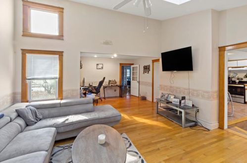 2535 Hartford Ave, Providence RI 02919-1604 exterior