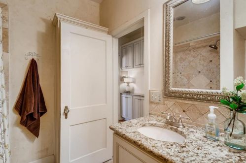 908 38th 1/2 St, Austin TX 78751-5218 exterior