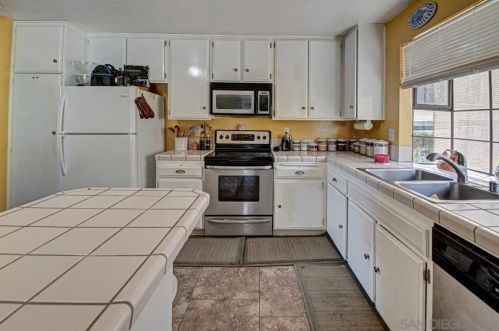 3826 Catamarca Dr, San Diego CA 92124-3403 exterior