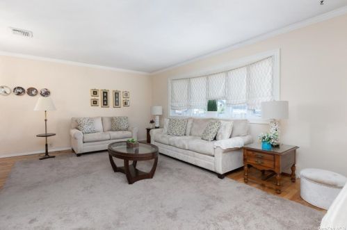 2230 Seamans Neck Rd, Seaford, NY 11783-2510