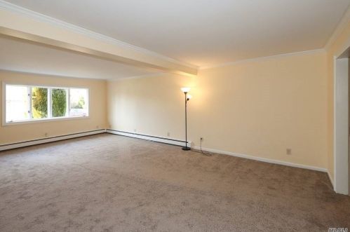 316 Herbert Pl, Bethpage NY  11714-4714 exterior