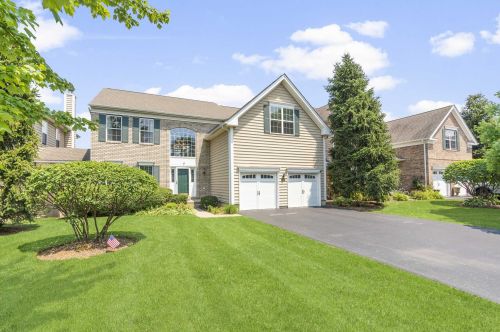 627 Creekside Ln, Fishkill, NY 12524-4903