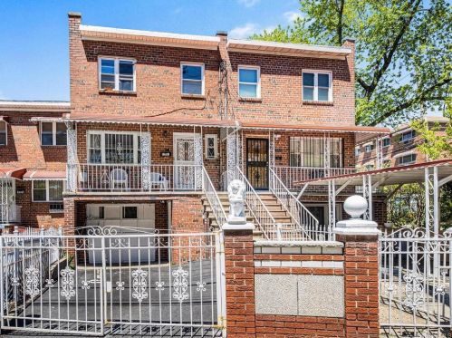 1341 233rd St, Bronx, NY 10466-3327