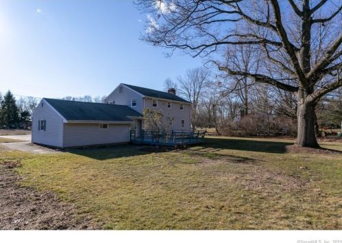 24 Hotchkiss Rd, Farmington CT  06032-2810 exterior