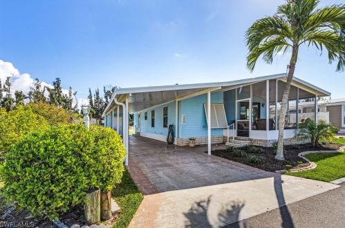 7270 Ladyfish Dr, Saint James City, FL 33956-2745