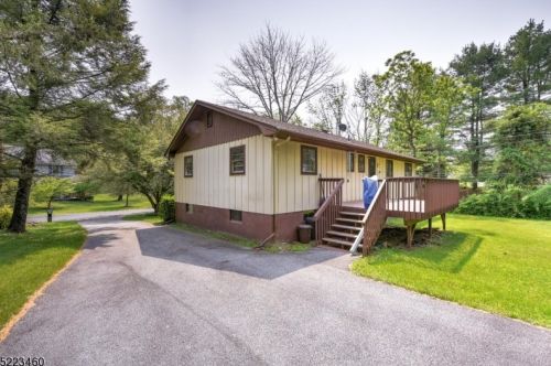 901 Meadowbrook Rd, Fredon NJ  07860-4519 exterior