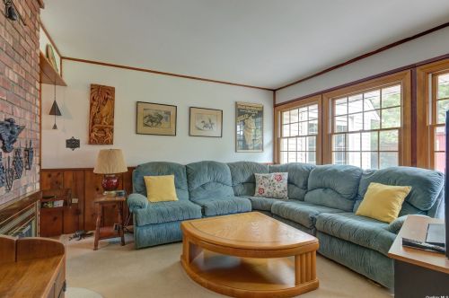 67 Lion Ln, Westbury NY  11590-6330 exterior