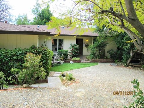 2534 Rockdell St, Glendale, CA 91214-2220