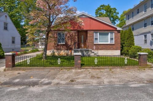 24 Roland St, Waterbury, CT 06706-2137