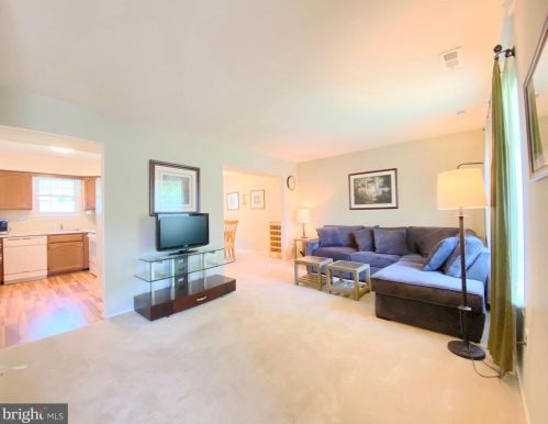 156 Stratton Ln, Mount Laurel, NJ 08054-3301