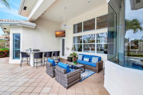 955 Gardenia Dr, Delray Beach FL  33483-4806 exterior