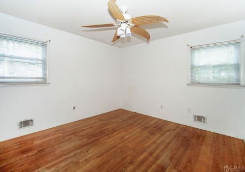 80 Star St, Iselin NJ  08830-1860 exterior