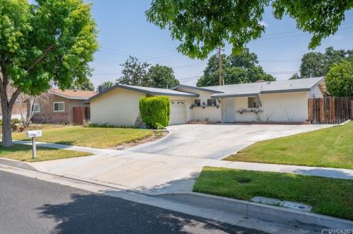 27486 Orsini Ave, Santa Clarita, CA 91351-3718