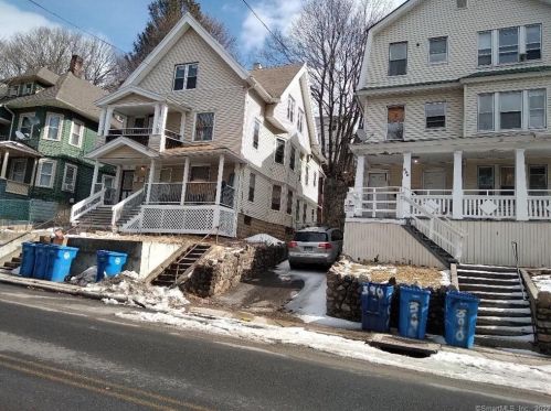 394 Willow St, Waterbury, CT 06710-1518