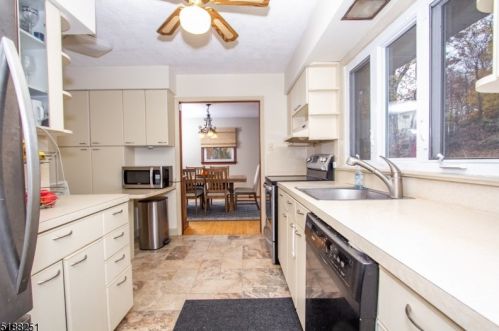 32 Windy Bush Ln, Sparta NJ  07871-2522 exterior