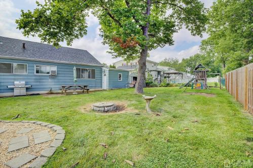 28 Island Dr, Old Bridge NJ  08857-2518 exterior