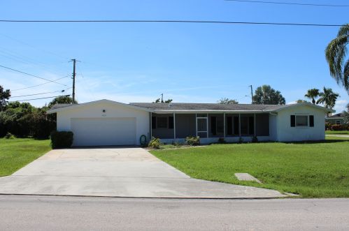 602 Beach Ave, Fort Pierce FL  34952-1327 exterior