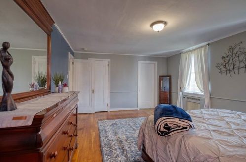 2353 Hollywood Dr, Pittsburgh PA 15235-4921 exterior