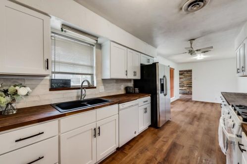2703 Robinwood Ln, Denton, TX 76209-1152
