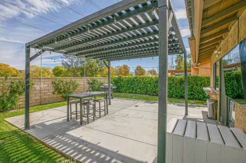 25776 Covala Ct, Santa Clarita CA  91355-2262 exterior