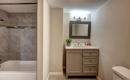 11 Buddington Rd, Huntington CT  06484-5306 exterior