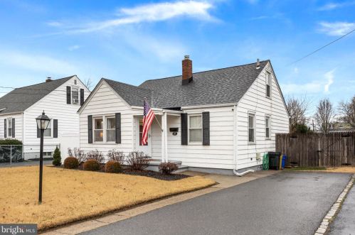 27 Byron Ave, Trenton, NJ 08610-1917