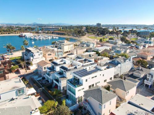 835 Jamaica Ct, San Diego, CA 92109-7723