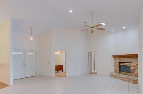 657 Hunters Run Blvd, Lakeland, FL 33809-8329