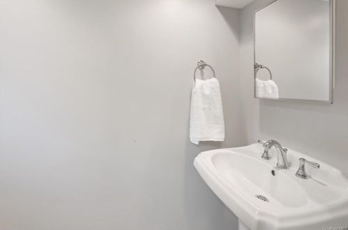 322 Sixth Ave, New Rochelle NY  10803-1605 exterior