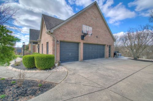 3262 Kruer Ct, Covington, KY 41017-3393