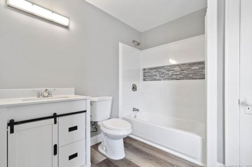 19 Waller Ct, United States Coast Guard Ac CT  06320-5217 exterior