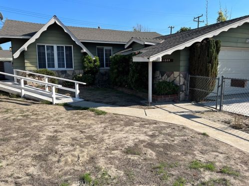 11509 Massinger St, Lakewood, CA 90715-2121
