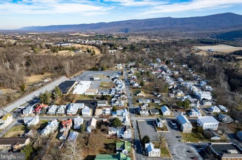 102 High St, Edinburg VA  22824-3084 exterior