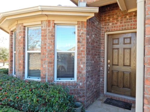 6701 Chalk River Dr, Fort Worth, TX 76179-2577