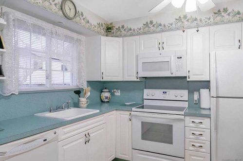 763 Weber Ave, Babylon, NY 11704-7019