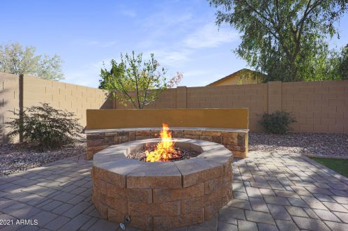 2575 Amber Sun Dr, Phoenix AZ 85085-5076 exterior