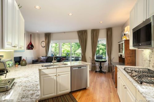 387 Ogden St, Denver CO 80205-5137 exterior