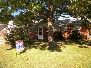 816 Belaire Dr, Burleson TX  76028-5202 exterior