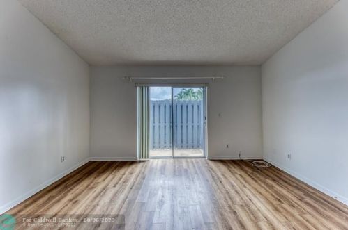 2327 37 Ave, Hollywood FL 33021-3626 exterior