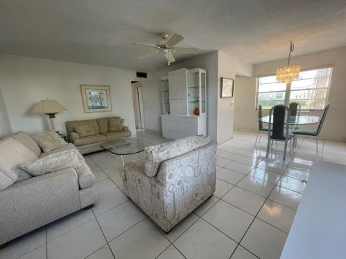 76 Sheffield D, West Palm Beach, FL 33417-1559