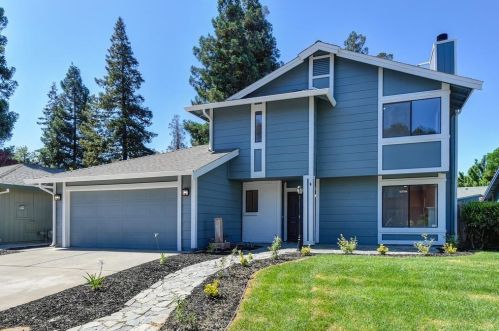 9262 Mapleview Way, Elk Grove CA  95758-5007 exterior