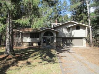 14289 Saint Croix Trl, Stillwater, MN 55082-8576