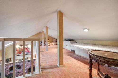 33 Lorijean Ln, Elwood NY  11731-4118 exterior