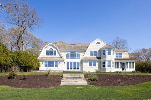 570 Mason Dr, Nassau Point, NY 11935-2307