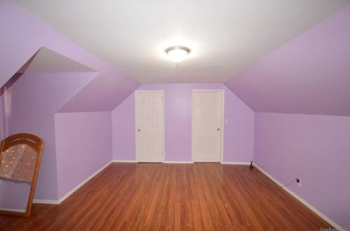 50 Aberdeen Rd, New Hyde Park NY  11040-2138 exterior