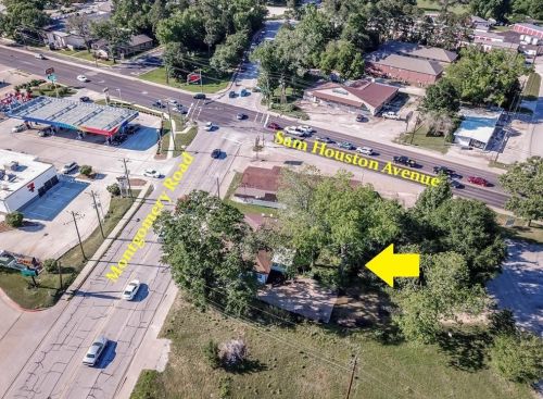 2515 Montgomery Rd, Huntsville TX  77340-6011 exterior
