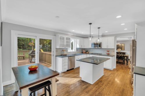 4 Fawn Ln, Martinsville NJ  08836-2368 exterior