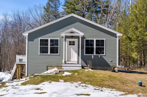 23 Holts Point Rd, Sandown NH  03873-2517 exterior