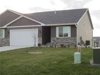 290 Ridgewood Dr, Hiawatha, IA