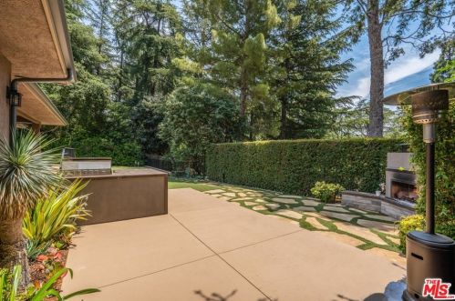 1732 Bonita Vista Dr, La Canada CA  91011-1614 exterior